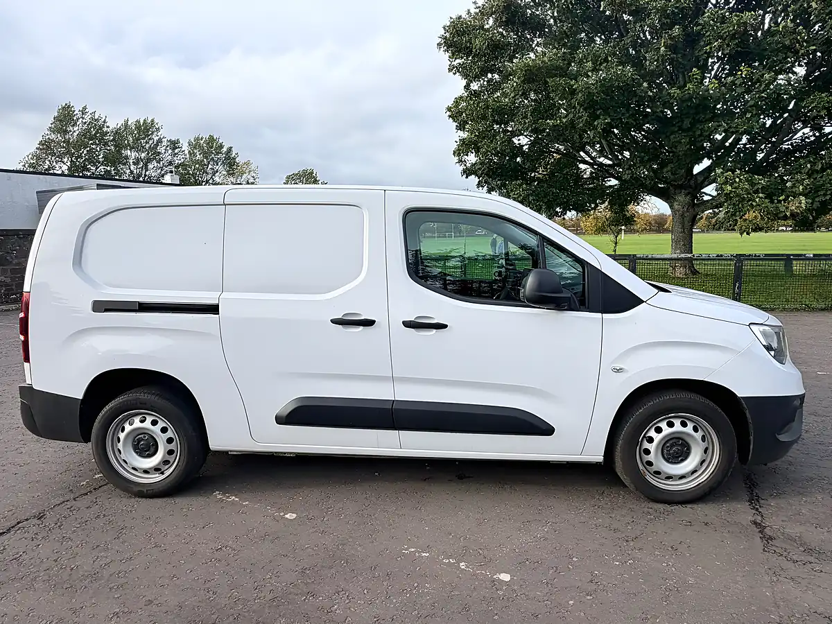 Used 2024 Vauxhall Combo Prime White - Interior and Exterior details 8