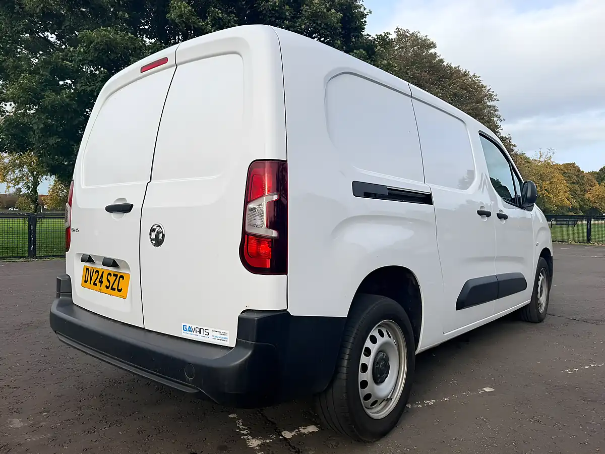 Used 2024 Vauxhall Combo Prime White - Interior and Exterior details 9