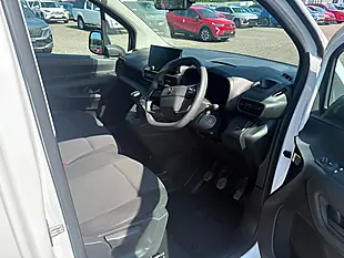 Used 2024 Vauxhall Combo Pro Panel Van White - Interior and Exterior details 11