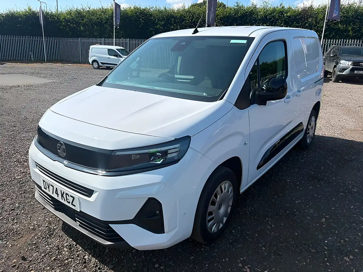 Used 2024 Vauxhall Combo Pro Panel Van White - Interior and Exterior details 3