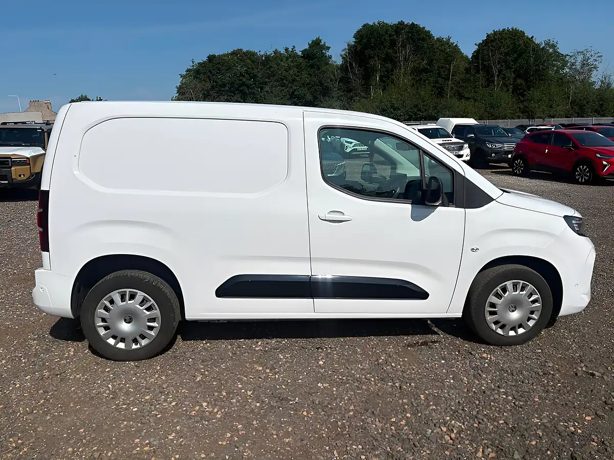 Used 2024 Vauxhall Combo Pro Panel Van White - Interior and Exterior details 8