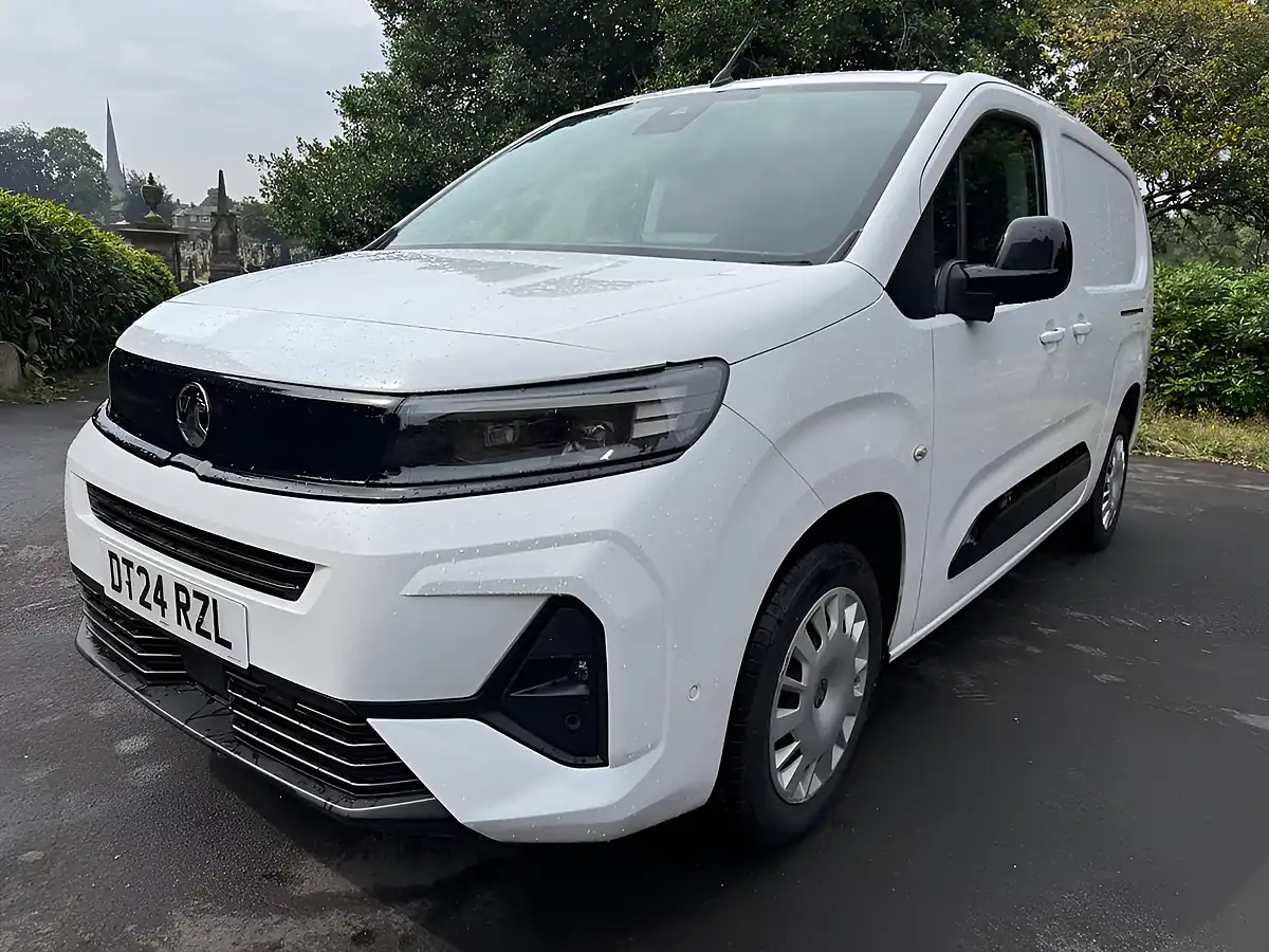 Used 2024 Vauxhall Combo Pro Xl Pure White - Interior and Exterior details 2