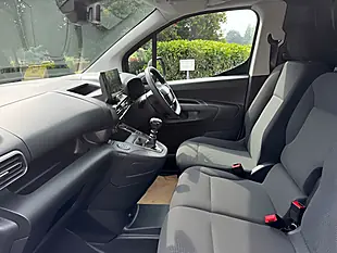 Used 2024 Vauxhall Combo Pro Xl Pure White - Interior and Exterior details 4
