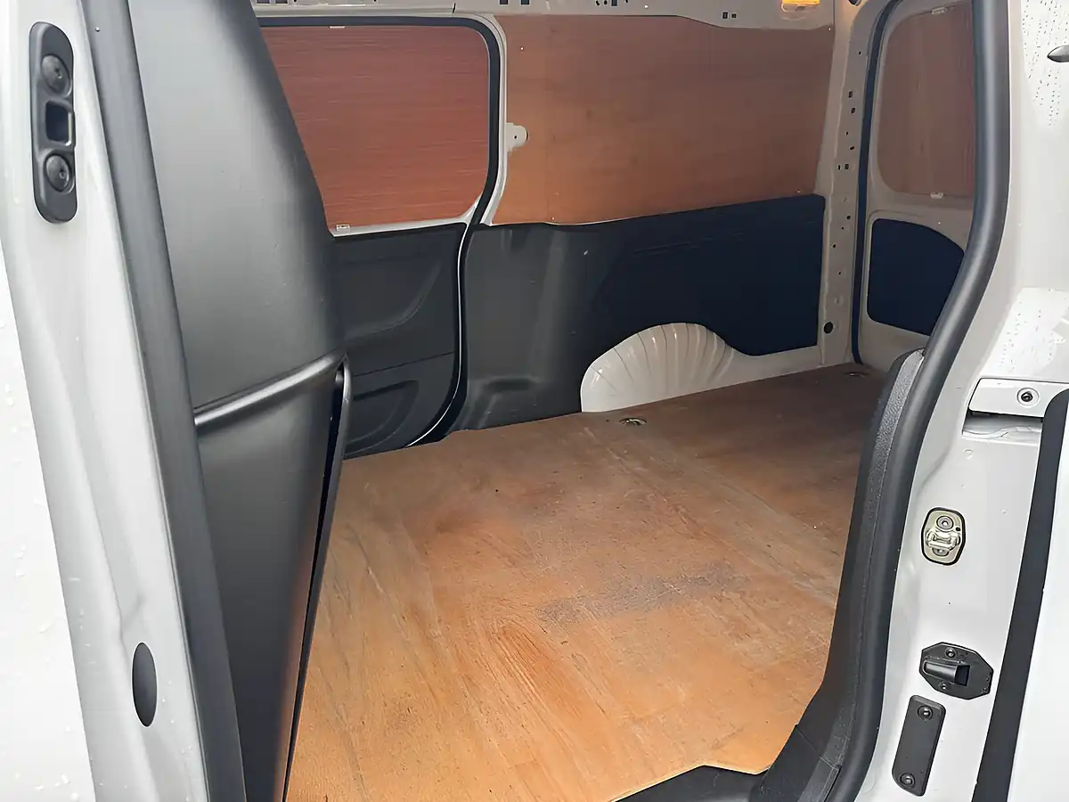 Used 2024 Vauxhall Combo Pro Xl Pure White - Interior and Exterior details 5