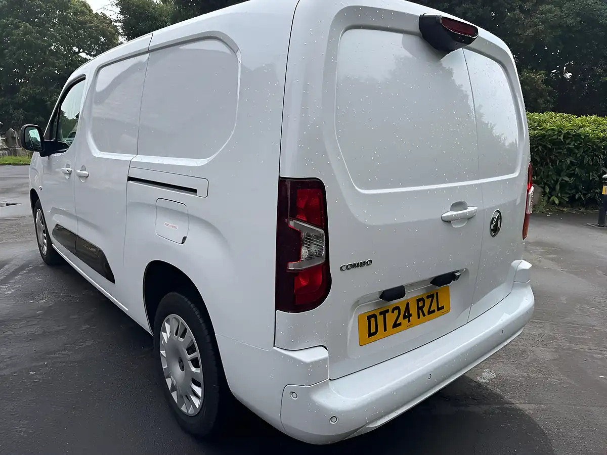 Used 2024 Vauxhall Combo Pro Xl Pure White - Interior and Exterior details 6