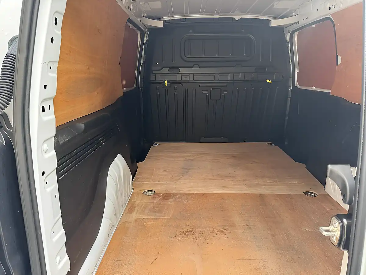 Used 2024 Vauxhall Combo Pro Xl Pure White - Interior and Exterior details 7