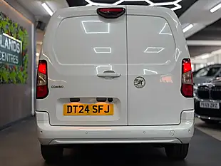 Used 2024 Vauxhall Combo Pro Xl White - Interior and Exterior details 10