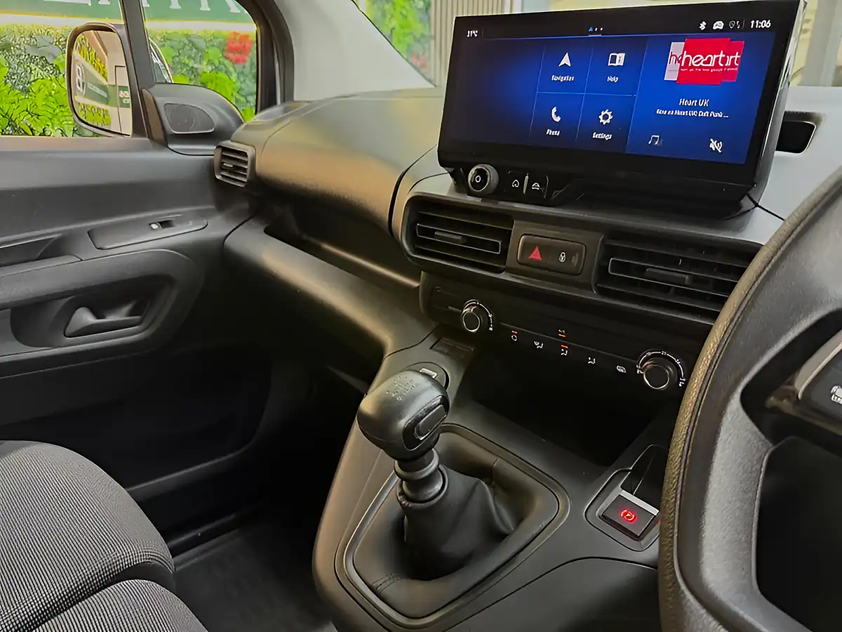 Used 2024 Vauxhall Combo Pro Xl White - Interior and Exterior details 11
