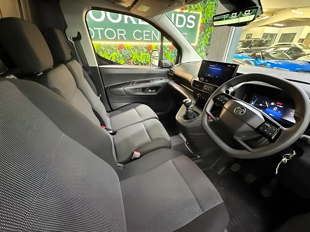Used 2024 Vauxhall Combo Pro Xl White - Interior and Exterior details 13