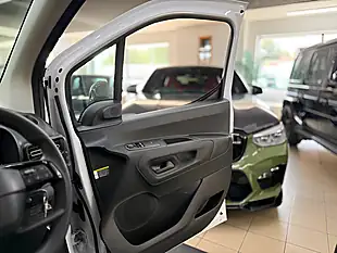 Used 2024 Vauxhall Combo Pro Xl White - Interior and Exterior details 14