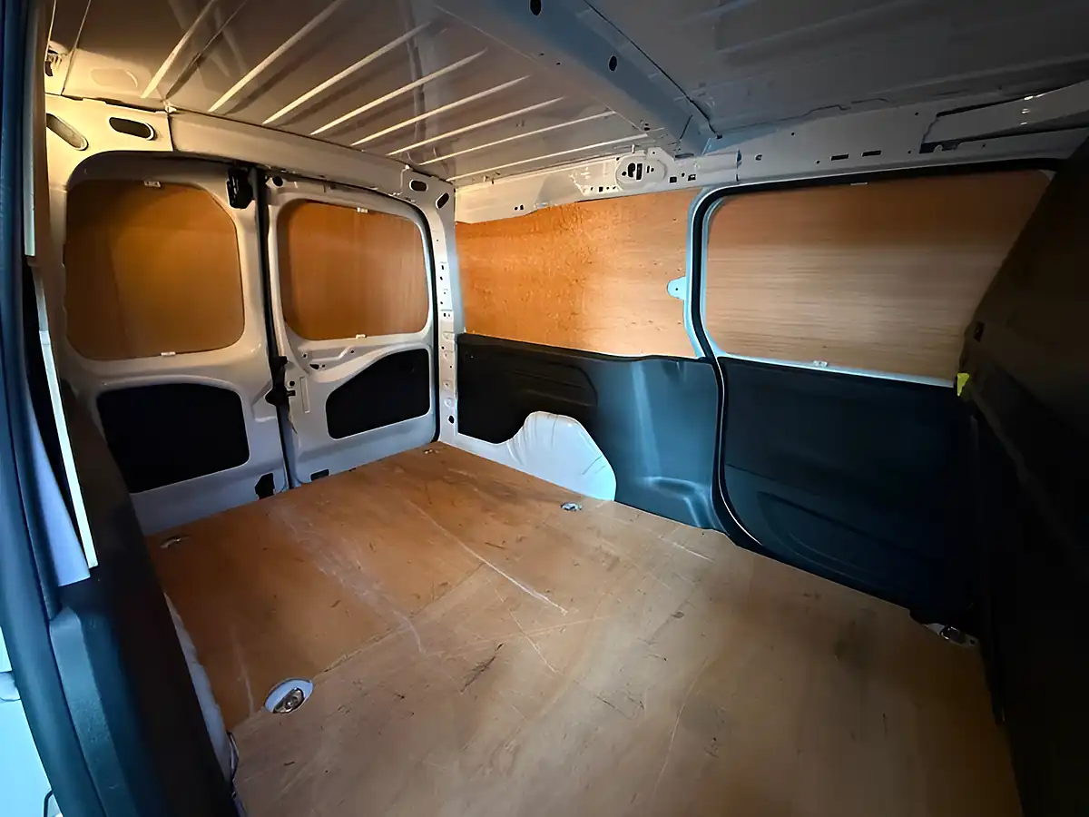 Used 2024 Vauxhall Combo Pro Xl White - Interior and Exterior details 17