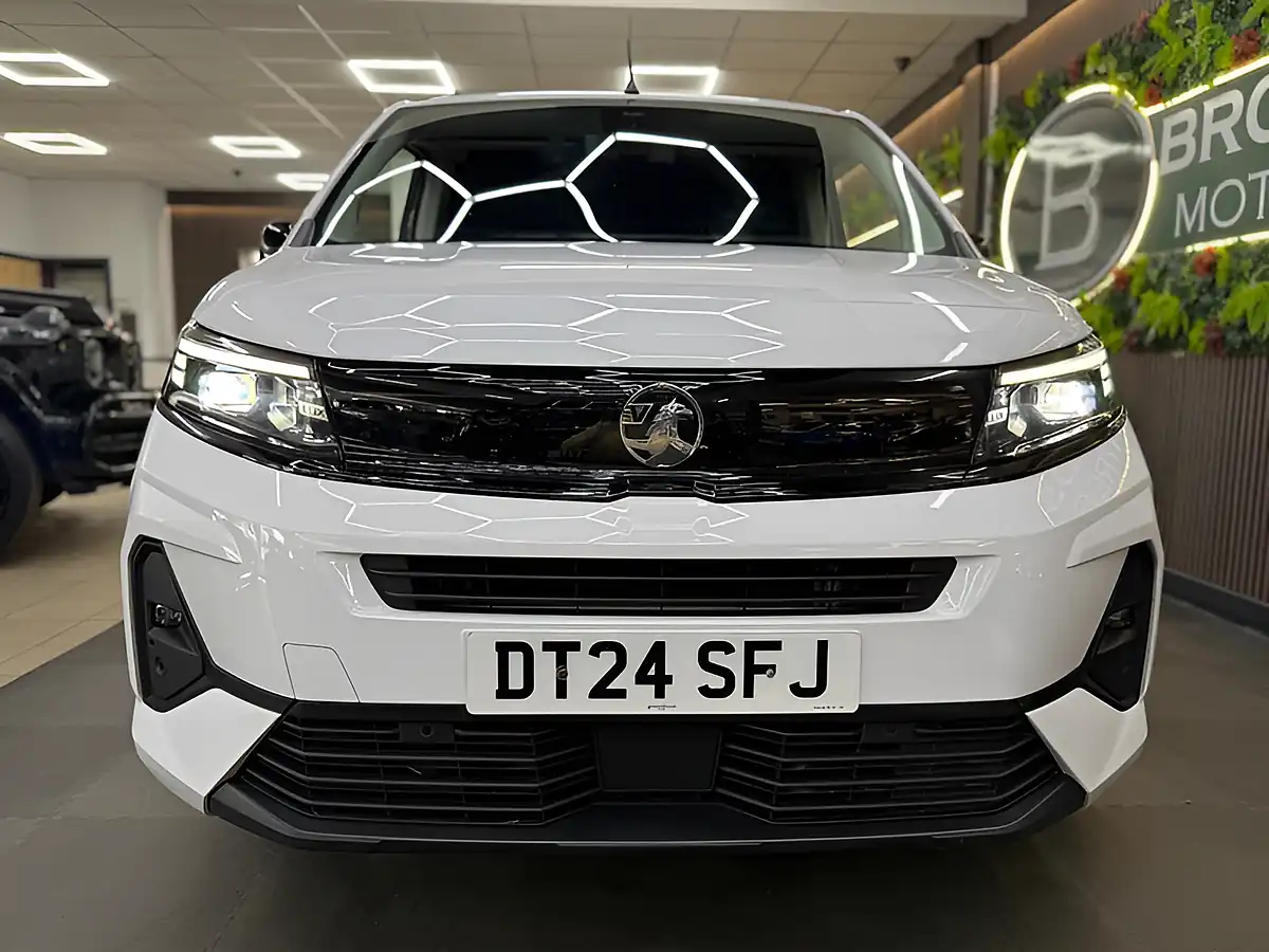 Used 2024 Vauxhall Combo Pro Xl White - Interior and Exterior details 4