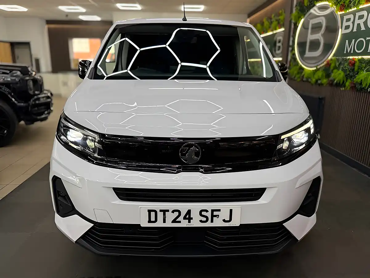 Used 2024 Vauxhall Combo Pro Xl White - Interior and Exterior details 5