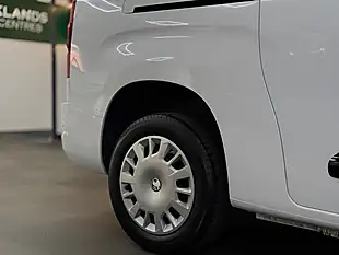 Used 2024 Vauxhall Combo Pro Xl White - Interior and Exterior details 9