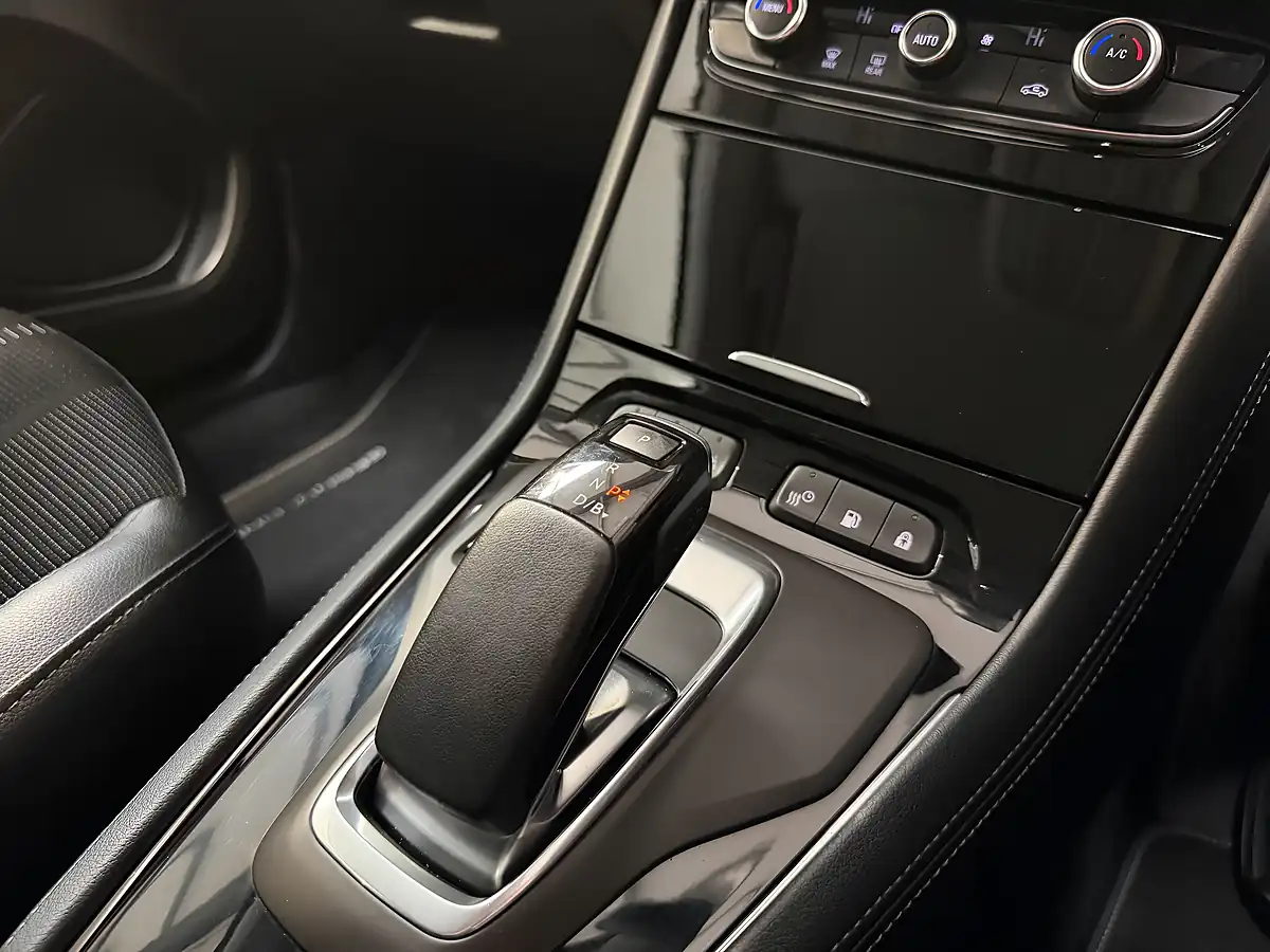 Used 2024 Vauxhall Grandland Gs Blue - Interior and Exterior details 19
