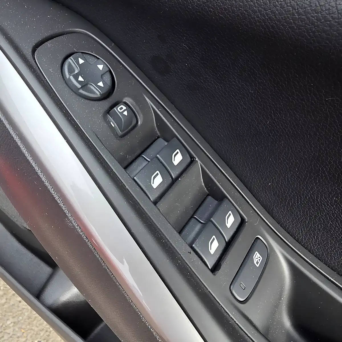 Used 2024 Vauxhall Grandland Ultimate Carmin Premium & Black - Interior and Exterior details 14