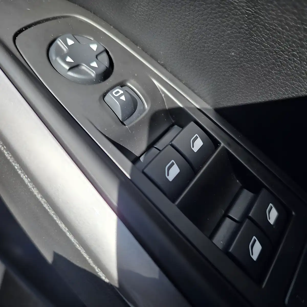 Used 2024 Vauxhall Grandland Ultimate Edition Arctic White & Black Roof - Interior and Exterior details 15