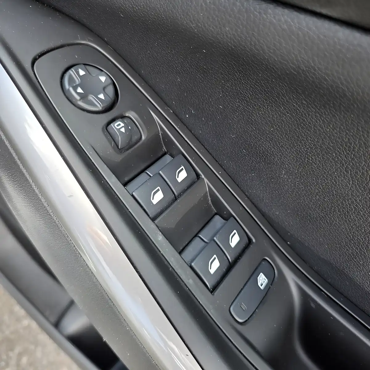 Used 2024 Vauxhall Grandland Ultimate Edition Duo Tone - Interior and Exterior details 18