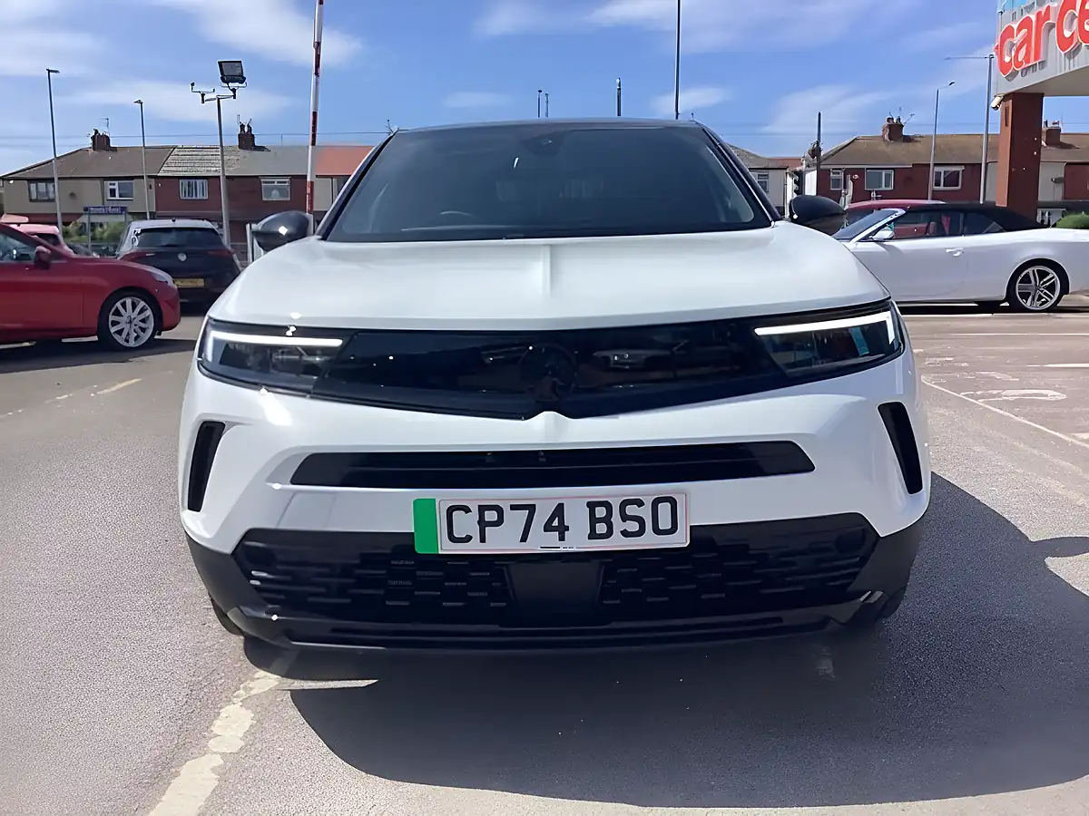 Used 2024 Vauxhall Mokka Electric Gs Arctic White (solid Paint) - Interior and Exterior details 12