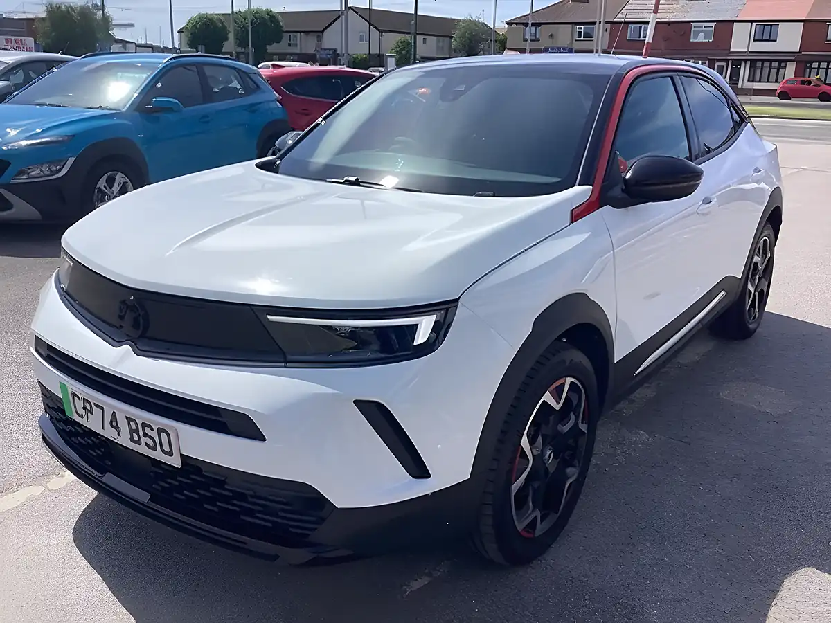 Used 2024 Vauxhall Mokka Electric Gs Arctic White (solid Paint) - Interior and Exterior details 3