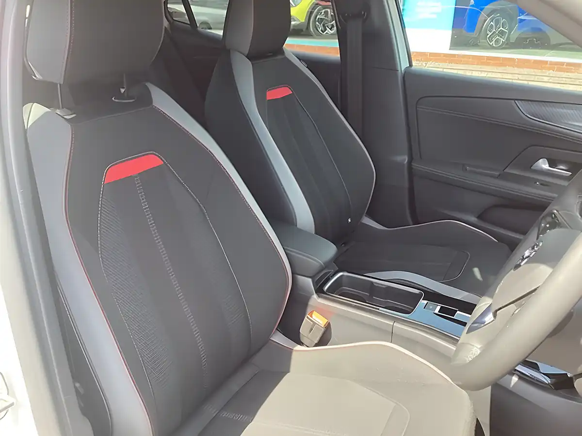 Used 2024 Vauxhall Mokka Electric Gs Arctic White (solid Paint) - Interior and Exterior details 6