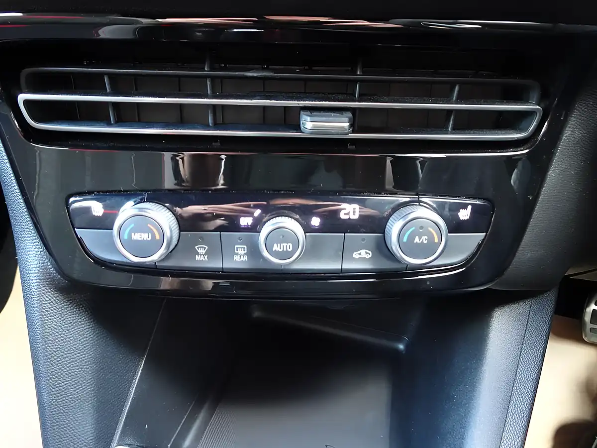 Used 2024 Vauxhall Mokka Electric Gs Carbon Black - Interior and Exterior details 9