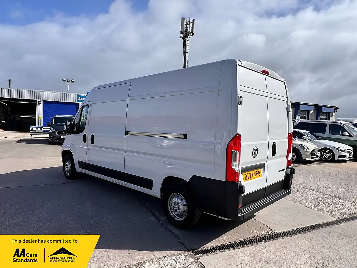 Used 2024 Vauxhall Movano Prime White - Interior and Exterior details 4