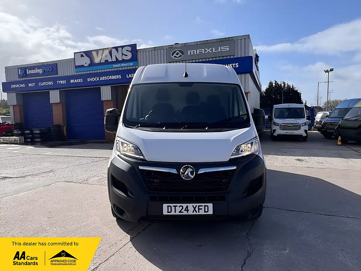 Used 2024 Vauxhall Movano Prime White - Interior and Exterior details 9