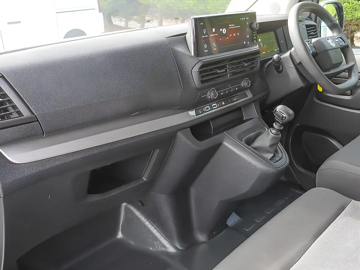 Used 2024 Vauxhall Vivaro 3100 Prime Xl White - Interior and Exterior details 17