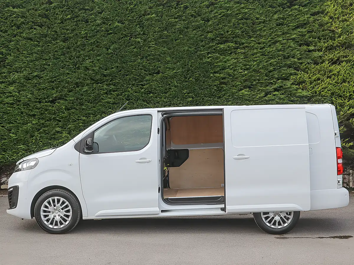 Used 2024 Vauxhall Vivaro 3100 Pro Kaolin White - Interior and Exterior details 12