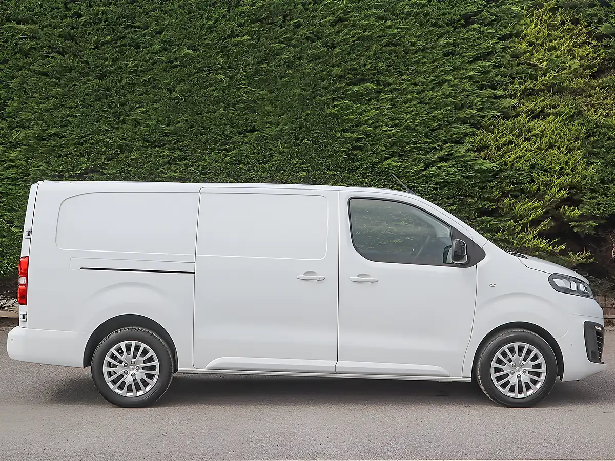Used 2024 Vauxhall Vivaro 3100 Pro Kaolin White - Interior and Exterior details 5