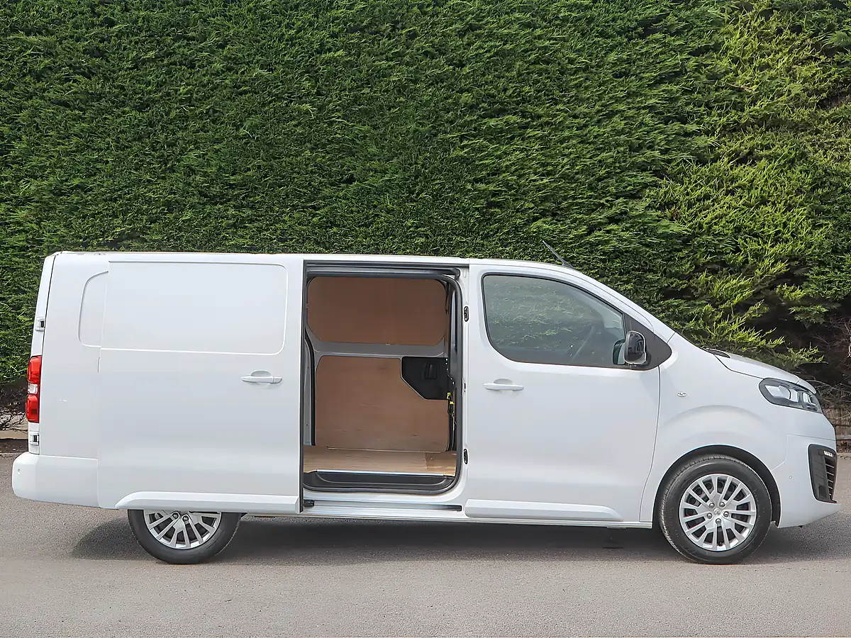 Used 2024 Vauxhall Vivaro 3100 Pro Kaolin White - Interior and Exterior details 6