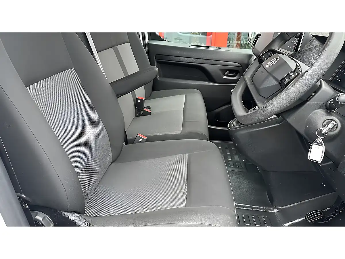 Used 2024 Vauxhall Vivaro Prime Kaolin White - Interior and Exterior details 4