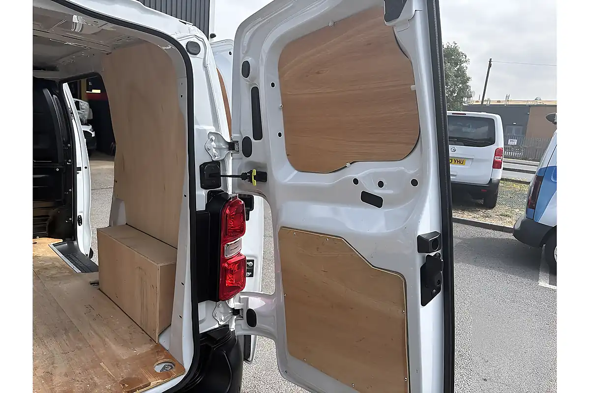 Used 2024 Vauxhall Vivaro Prime L1 H1 Kaolin White (brilliant) - Interior and Exterior details 12
