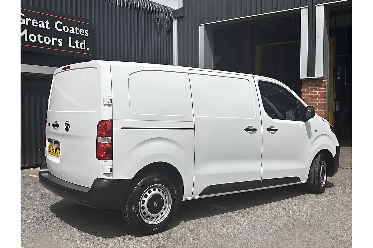 Used 2024 Vauxhall Vivaro Prime L1 H1 Kaolin White (brilliant) - Interior and Exterior details 3