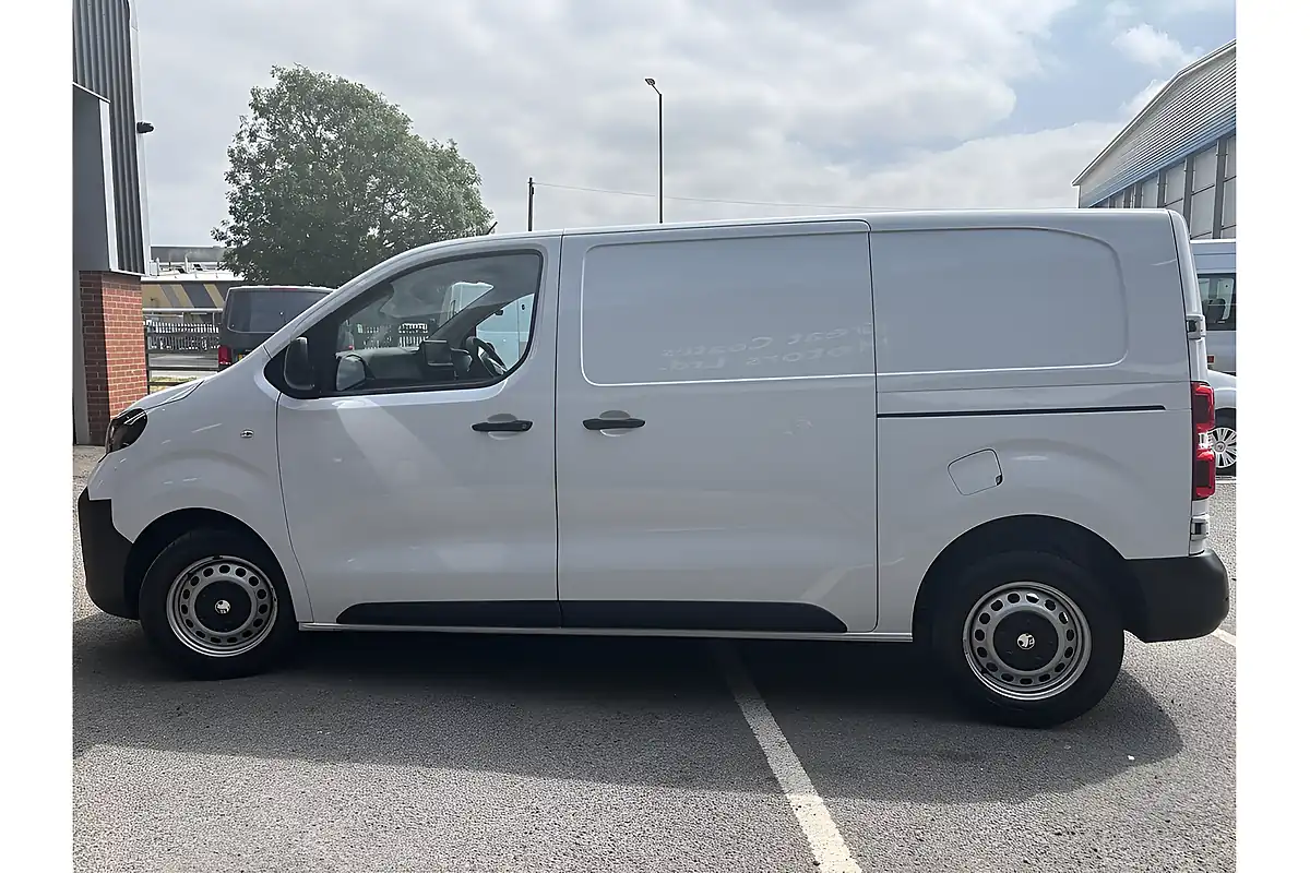 Used 2024 Vauxhall Vivaro Prime L1 H1 Kaolin White (brilliant) - Interior and Exterior details 6