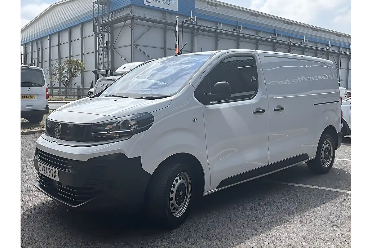 Used 2024 Vauxhall Vivaro Prime L1 H1 Kaolin White (brilliant) - Interior and Exterior details 7