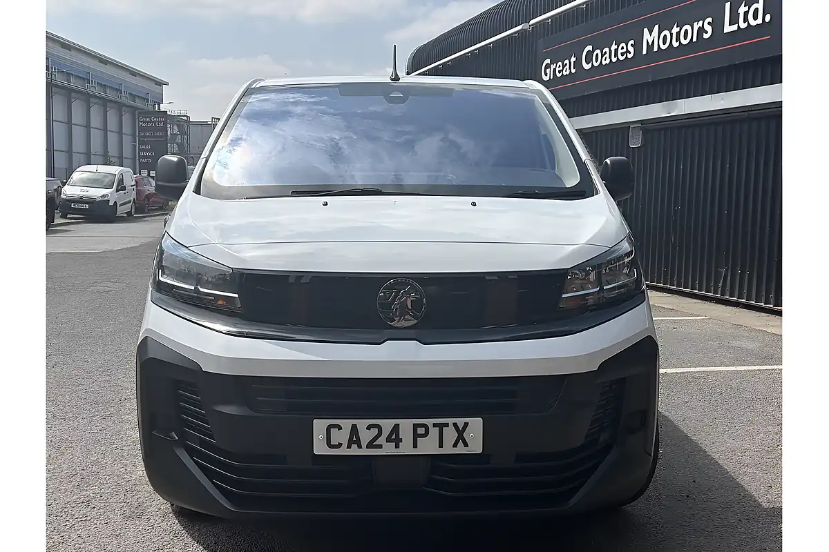 Used 2024 Vauxhall Vivaro Prime L1 H1 Kaolin White (brilliant) - Interior and Exterior details 8