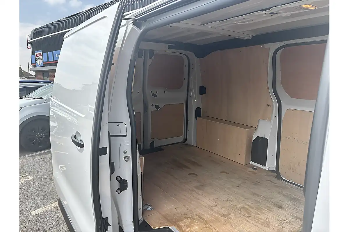 Used 2024 Vauxhall Vivaro Prime L1 H1 Kaolin White (brilliant) - Interior and Exterior details 9