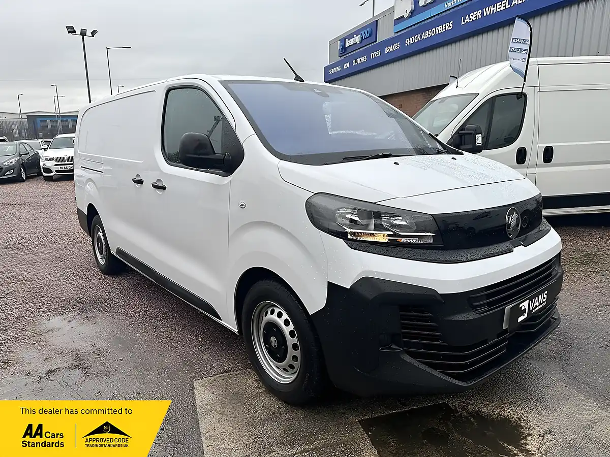 Used 2024 Vauxhall Vivaro Prime White - Front View