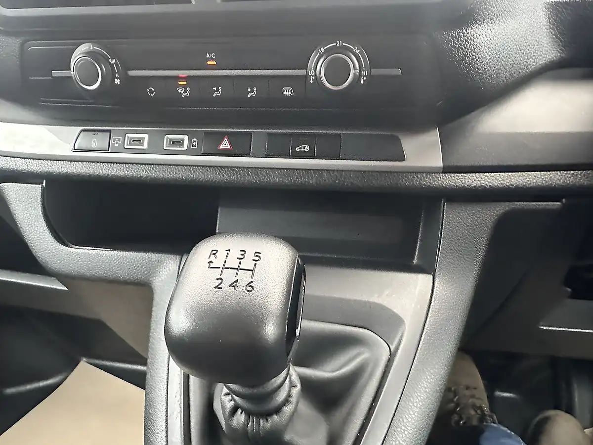 Used 2024 Vauxhall Vivaro Prime White - Interior and Exterior details 12