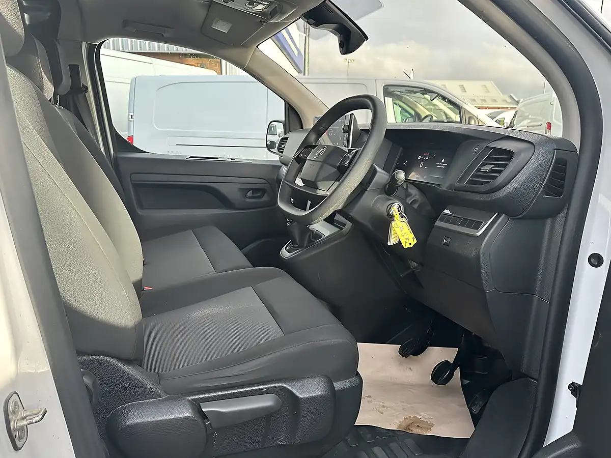 Used 2024 Vauxhall Vivaro Prime White - Interior and Exterior details 14