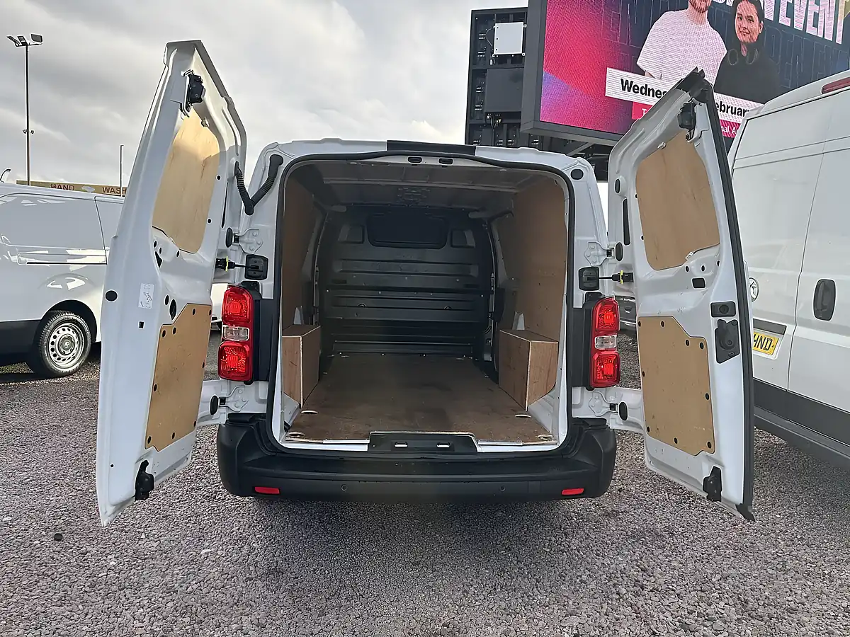 Used 2024 Vauxhall Vivaro Prime White - Interior and Exterior details 17