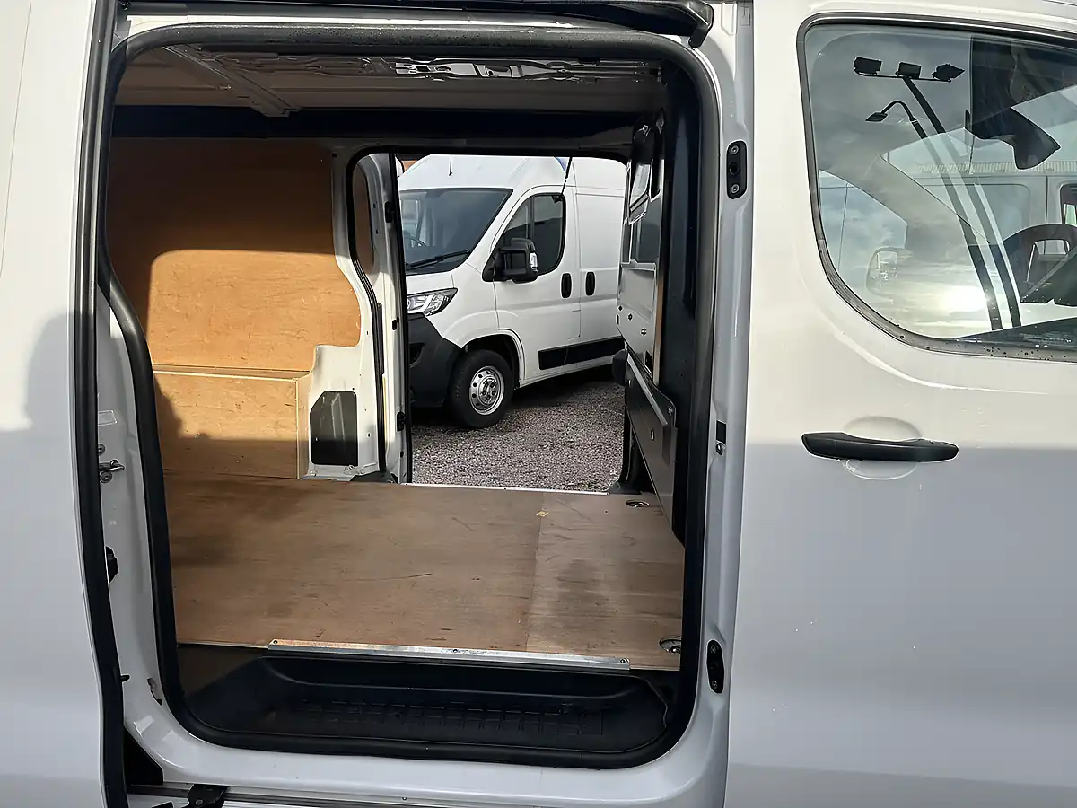 Used 2024 Vauxhall Vivaro Prime White - Interior and Exterior details 19