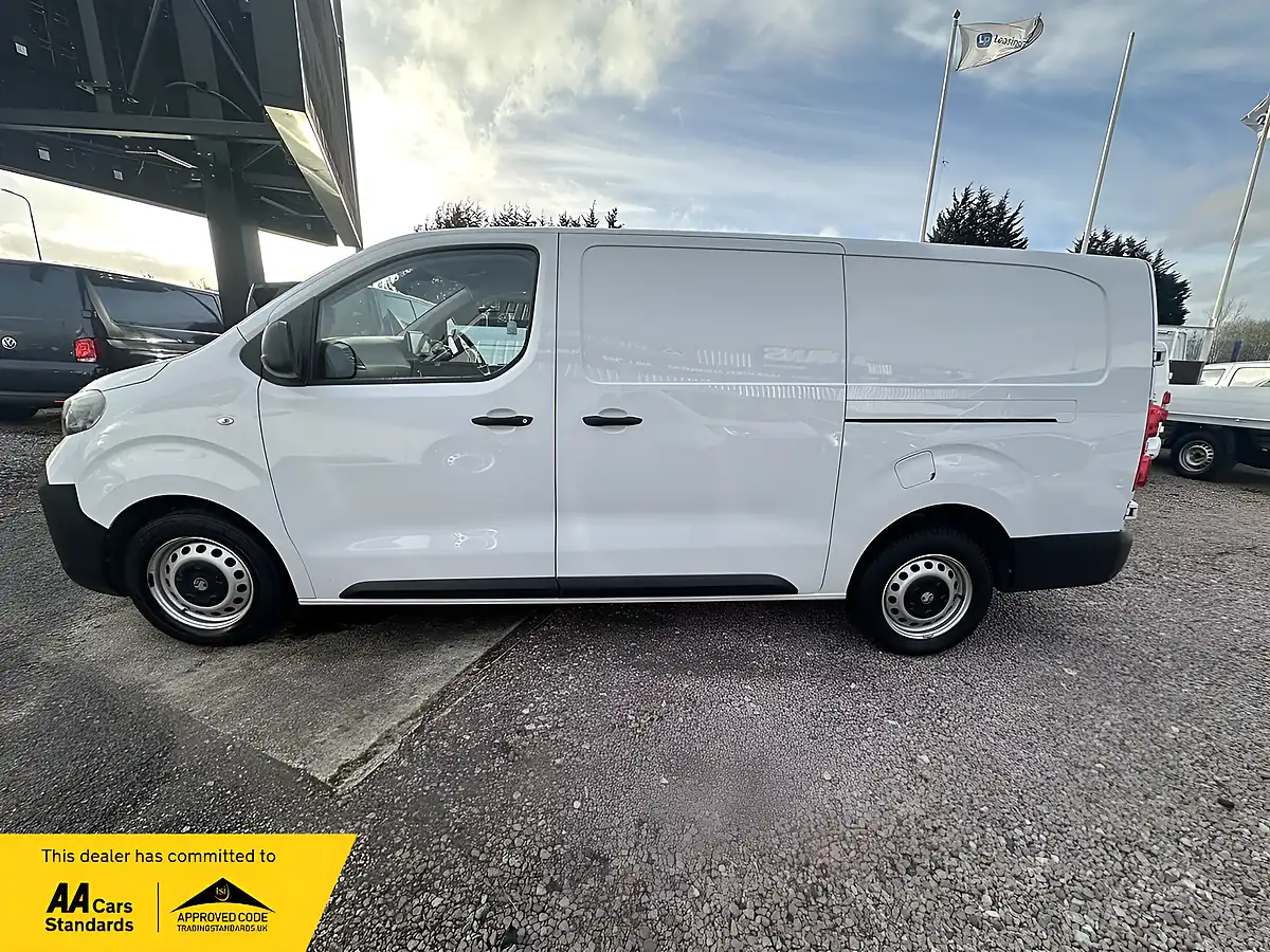 Used 2024 Vauxhall Vivaro Prime White - Interior and Exterior details 5