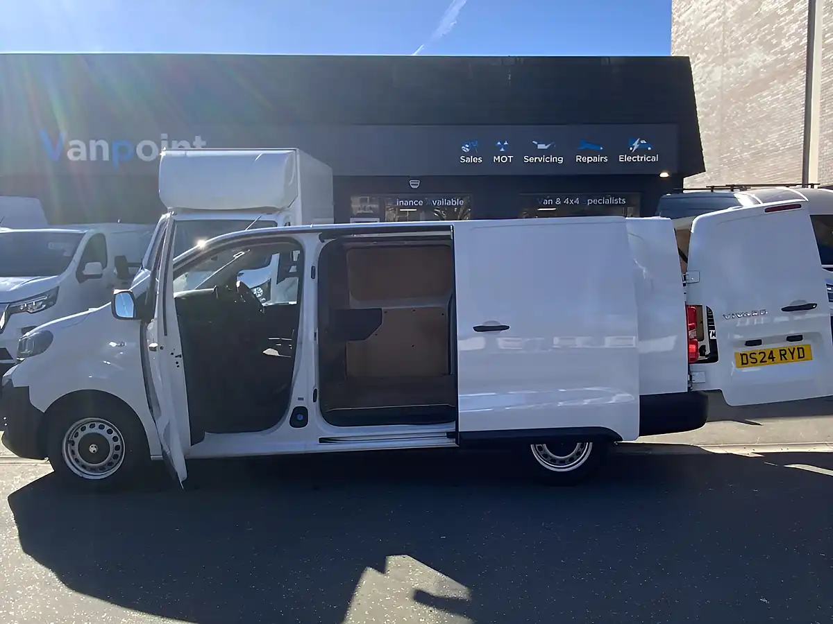 Used 2024 Vauxhall Vivaro Prime Xl White - Interior and Exterior details 10