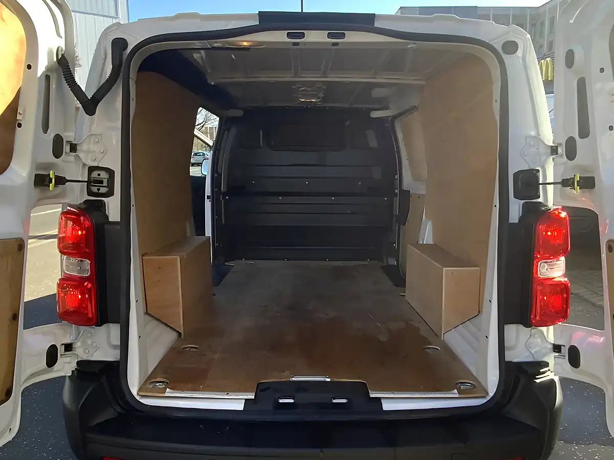 Used 2024 Vauxhall Vivaro Prime Xl White - Interior and Exterior details 11