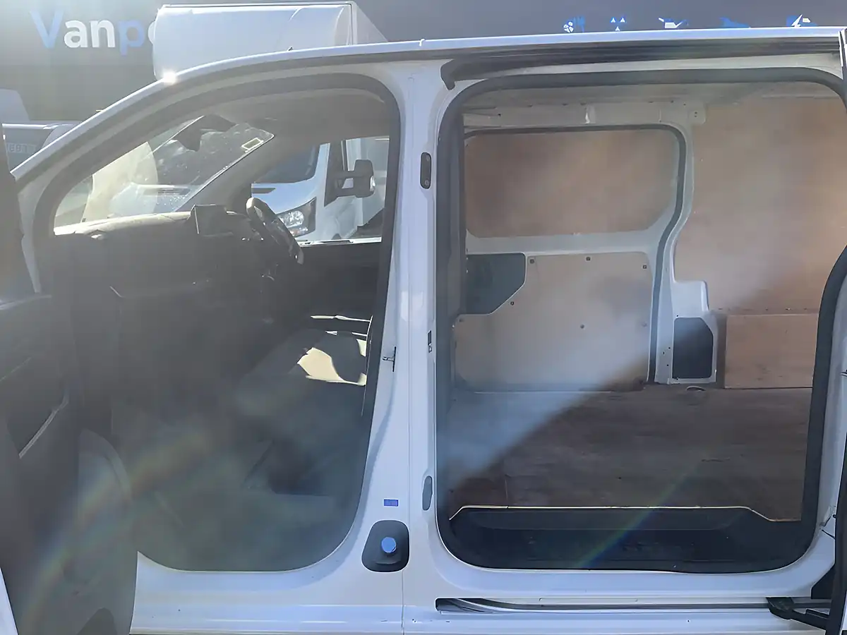 Used 2024 Vauxhall Vivaro Prime Xl White - Interior and Exterior details 13