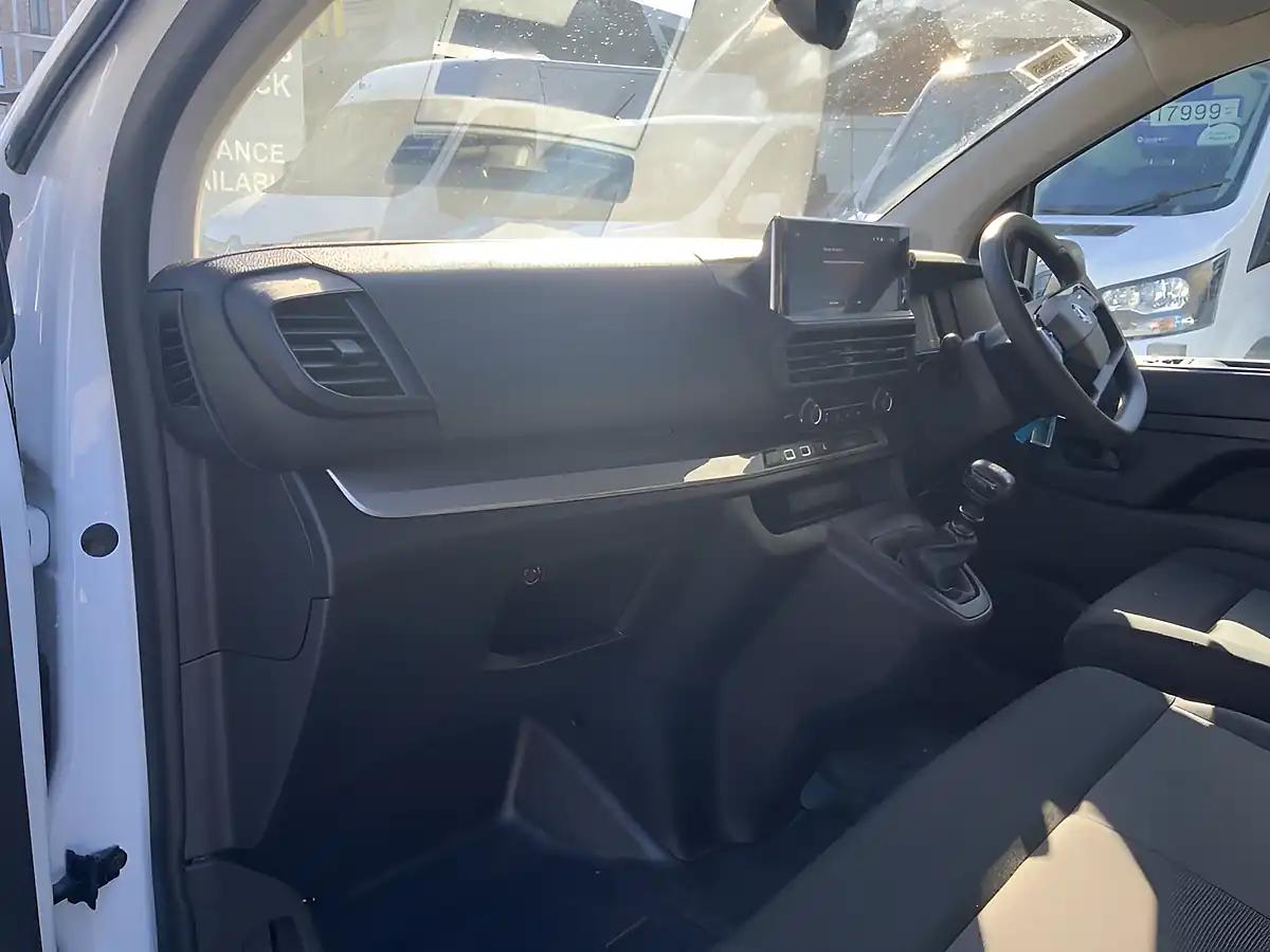 Used 2024 Vauxhall Vivaro Prime Xl White - Interior and Exterior details 18