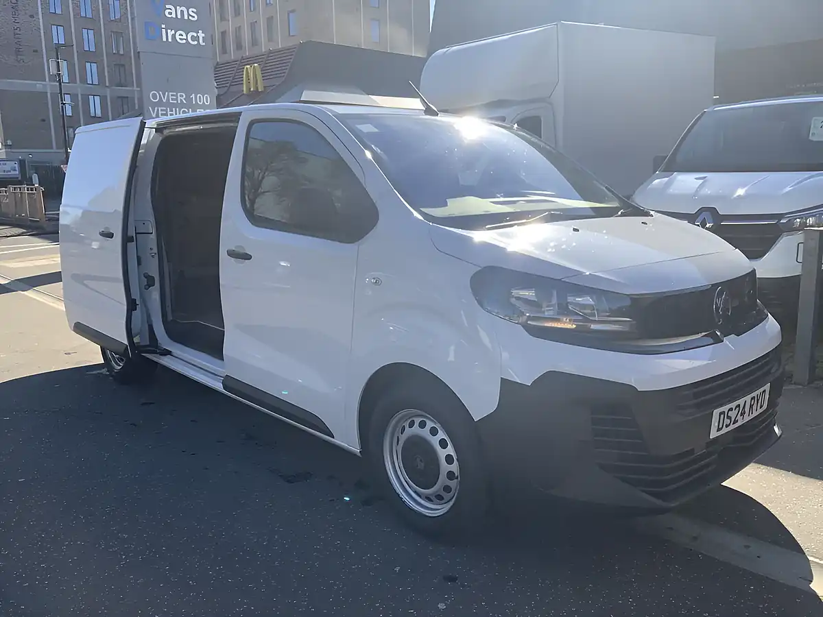 Used 2024 Vauxhall Vivaro Prime Xl White - Interior and Exterior details 9